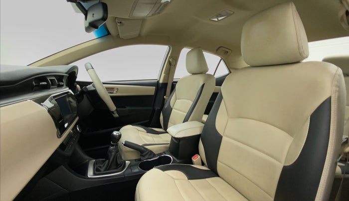 2016 Toyota Corolla Altis G, Petrol, Manual, 36,318 km, Right Side Front Door Cabin