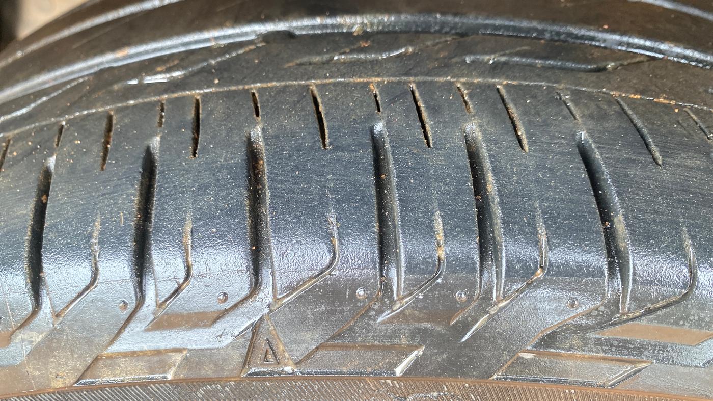 2019 Mahindra XUV300 W8 1.5 DIESEL AMT, Diesel, Automatic, 86,812 km, Left Front Tyre Tread