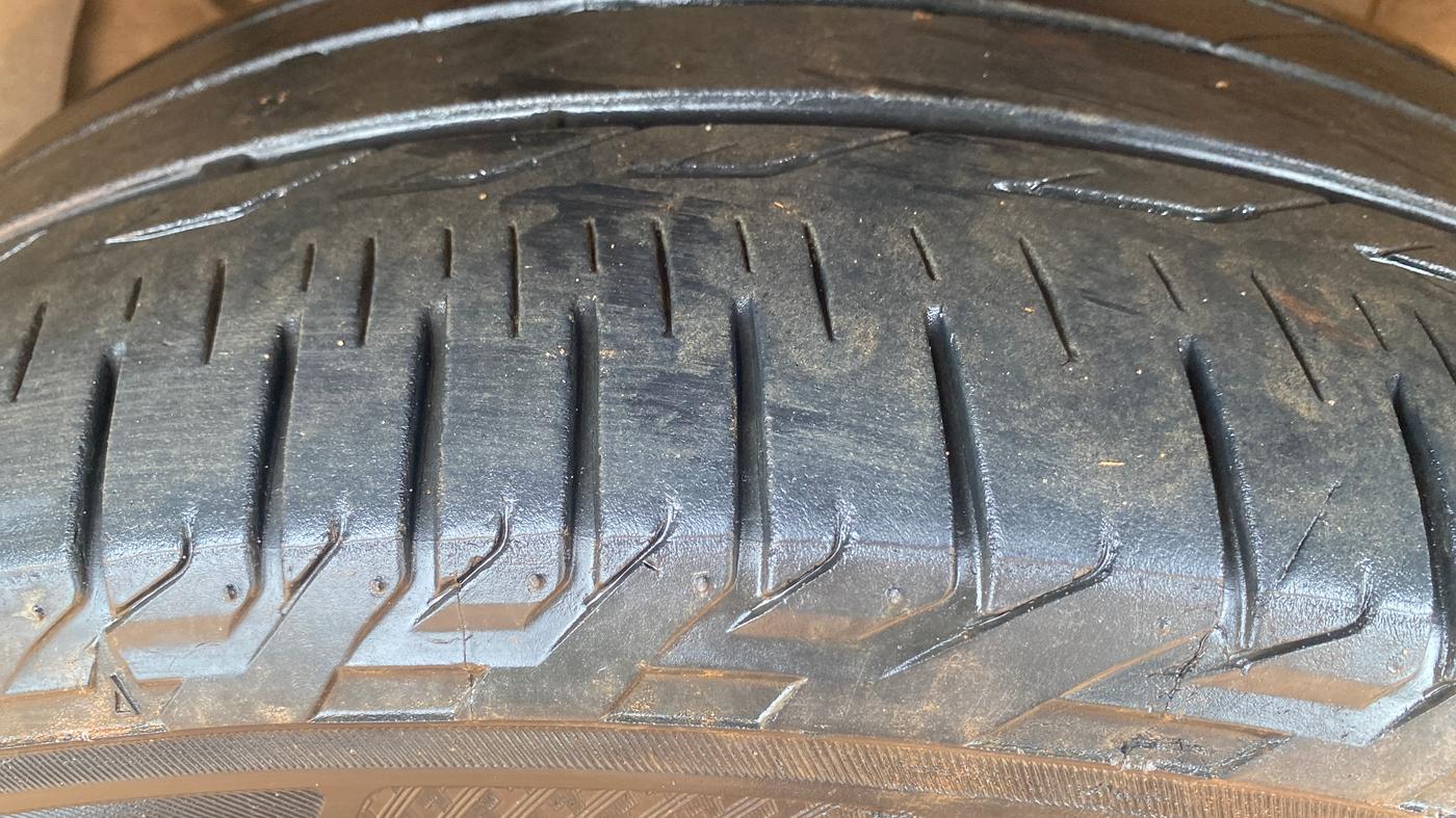 2019 Mahindra XUV300 W8 1.5 DIESEL AMT, Diesel, Automatic, 86,812 km, Right Front Tyre Tread
