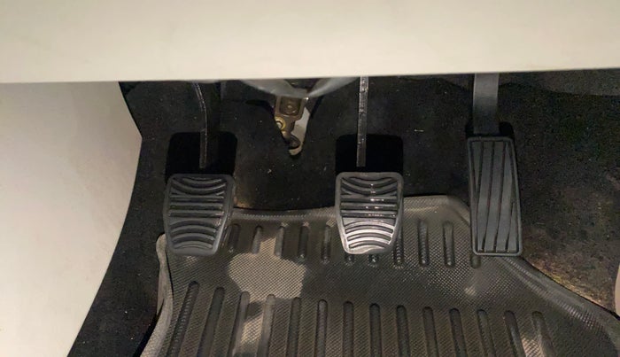 2021 Mahindra XUV300 W4 1.2 PETROL, Petrol, Manual, 29,450 km, Pedals