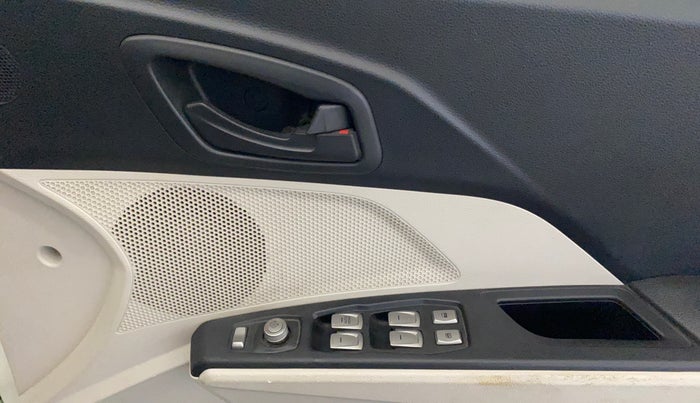 2021 Mahindra XUV300 W4 1.2 PETROL, Petrol, Manual, 29,450 km, Driver Side Door Panels Control