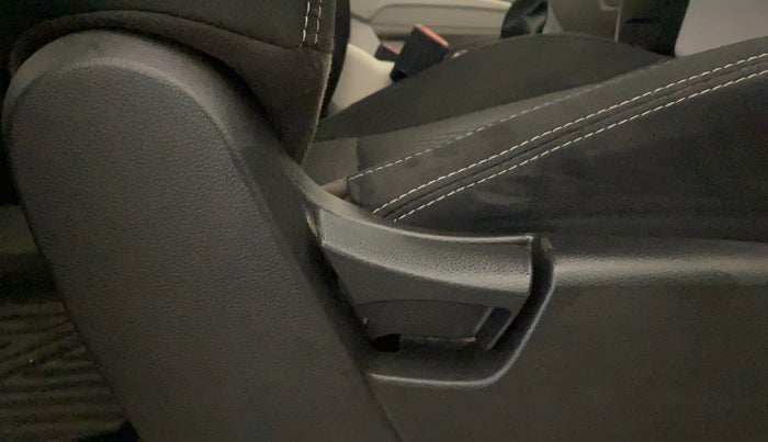 2021 Mahindra XUV300 W4 1.2 PETROL, Petrol, Manual, 29,450 km, Driver Side Adjustment Panel