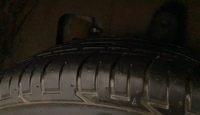 2021 Mahindra XUV300 W4 1.2 PETROL, Petrol, Manual, 29,450 km, Left Rear Tyre Tread