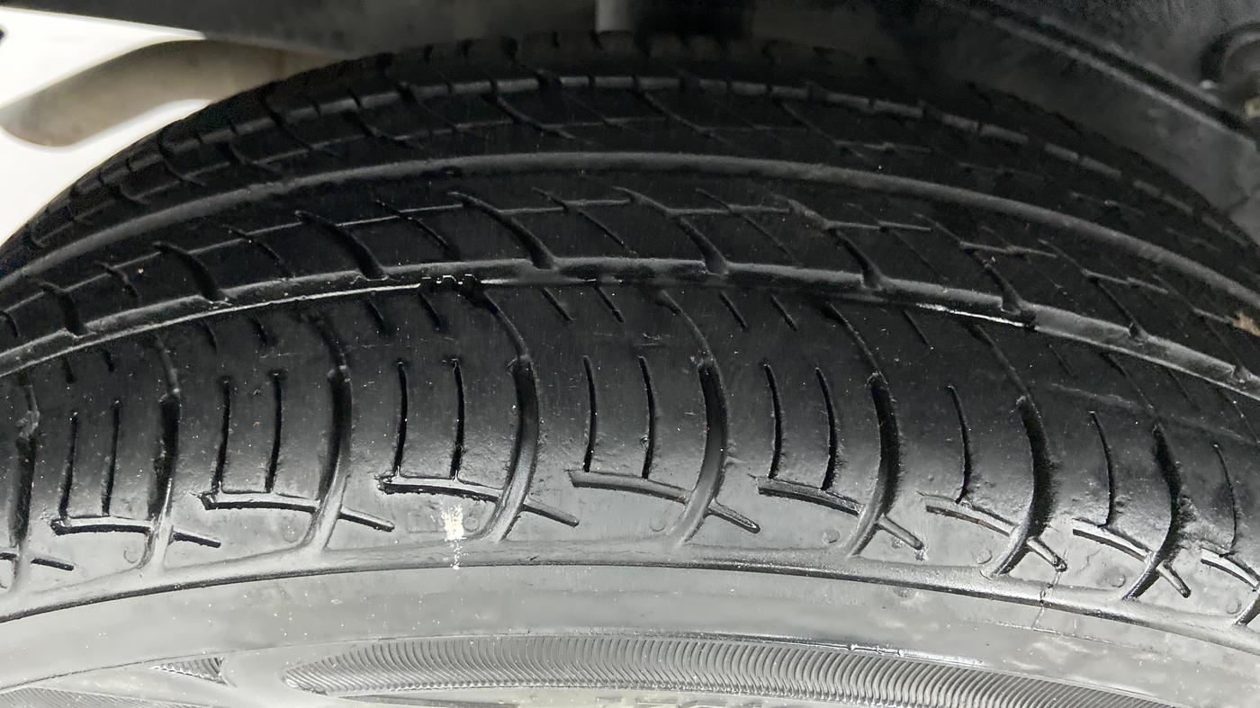 2013 Toyota Etios Liva D 4D GD, Diesel, Manual, Right Rear Tyre Tread