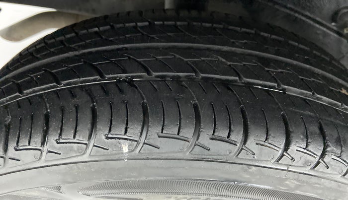 2013 Toyota Etios Liva D 4D GD, Diesel, Manual, Right Rear Tyre Tread