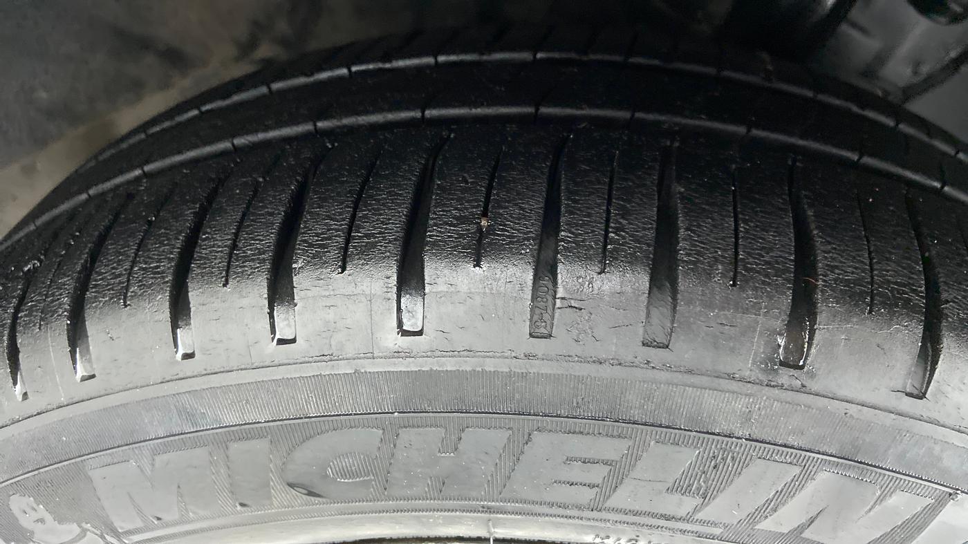 2013 Toyota Etios Liva D 4D GD, Diesel, Manual, Right Front Tyre Tread
