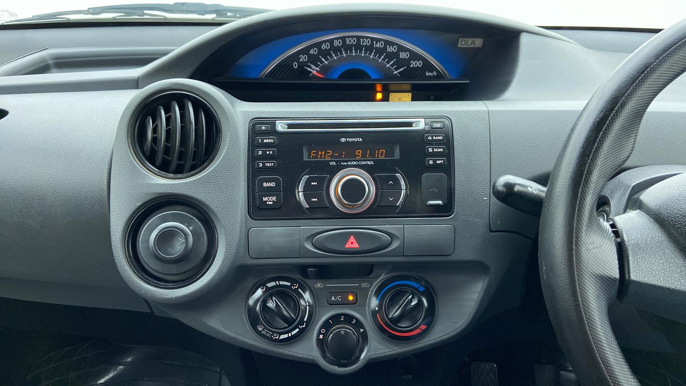 2013 Toyota Etios Liva D 4D GD, Diesel, Manual, Air Conditioner