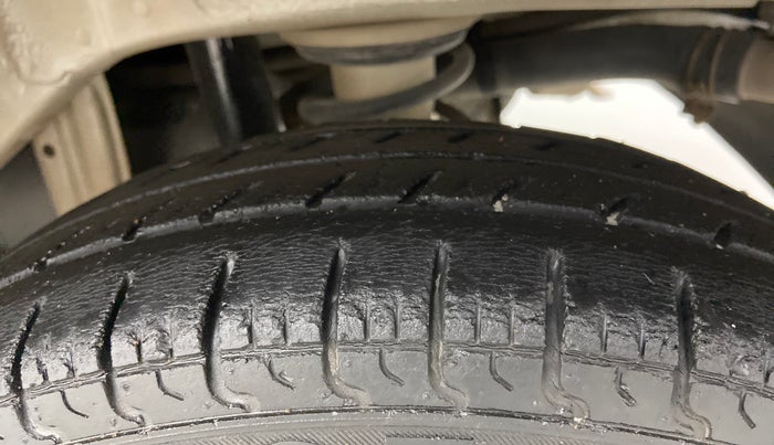 2015 Maruti Alto 800 LXI, Petrol, Manual, 1,10,742 km, Left Rear Tyre Tread
