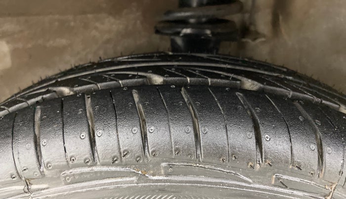 2015 Maruti Alto 800 LXI, Petrol, Manual, 1,10,742 km, Left Front Tyre Tread
