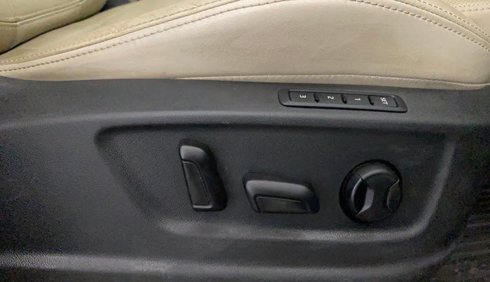 2023 Skoda Kodiaq L&K, Petrol, Automatic, 44,599 km, Driver Side Adjustment Panel