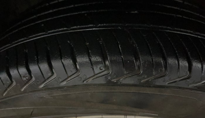 2022 Maruti New Wagon-R LXI CNG (O) 1.0, CNG, Manual, 34,551 km, Left Front Tyre Tread