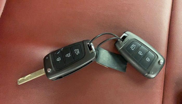 2019 Hyundai Verna 1.4 EX PETROL, Petrol, Manual, 43,835 km, Key Close Up