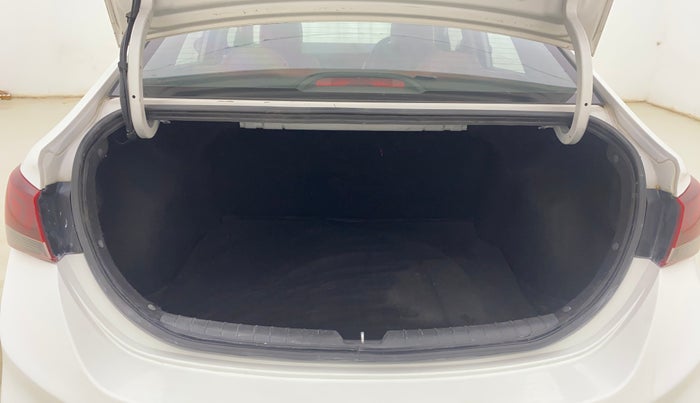 2019 Hyundai Verna 1.4 EX PETROL, Petrol, Manual, 43,835 km, Boot Inside