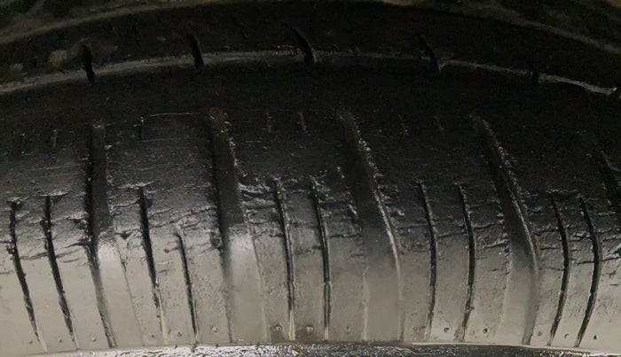 2015 Hyundai Grand i10 SPORTZ 1.2 KAPPA VTVT, Petrol, Manual, 23,888 km, Left Front Tyre Tread