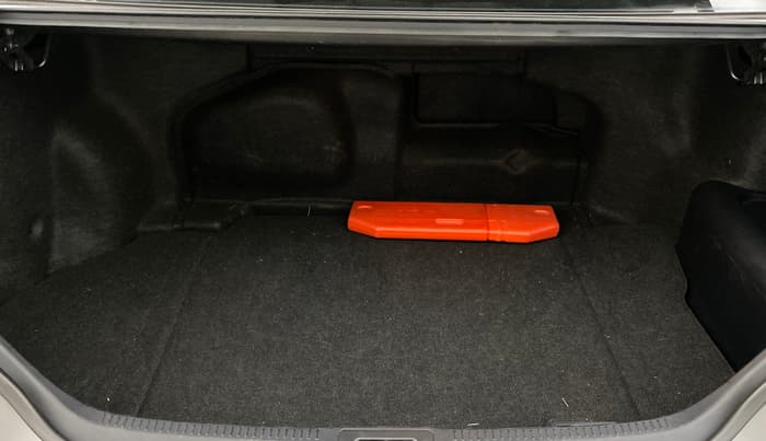 2014 Toyota Camry HYBRID, Hybrid, Automatic, 36,147 km, Boot Inside