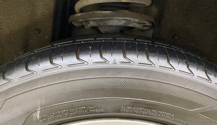 2014 Toyota Camry HYBRID, Hybrid, Automatic, 36,147 km, Right Rear Tyre Tread