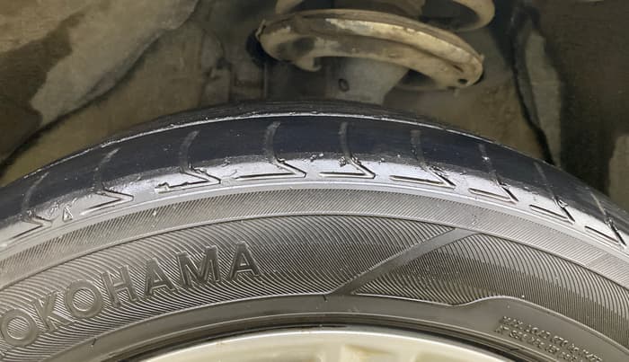2014 Toyota Camry HYBRID, Hybrid, Automatic, 36,147 km, Left Front Tyre Tread