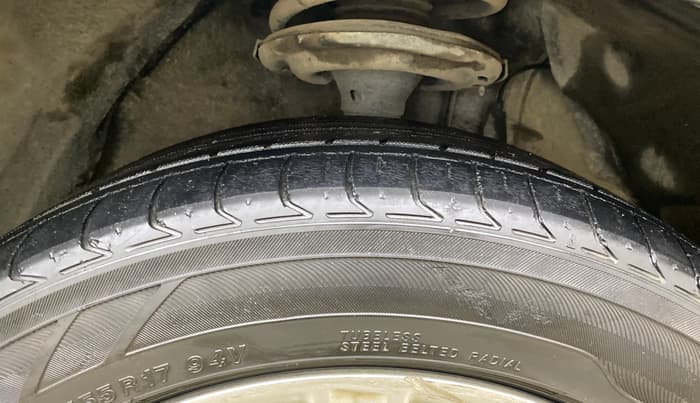 2014 Toyota Camry HYBRID, Hybrid, Automatic, 36,147 km, Right Front Tyre Tread