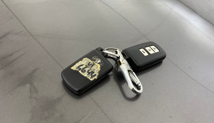 2014 Toyota Camry HYBRID, Hybrid, Automatic, 36,147 km, Key Close Up