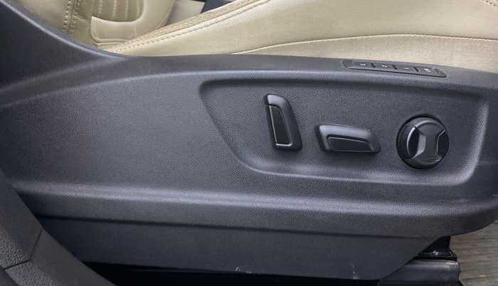 2023 Skoda Kodiaq L&K, Petrol, Automatic, 26,207 km, Driver Side Adjustment Panel