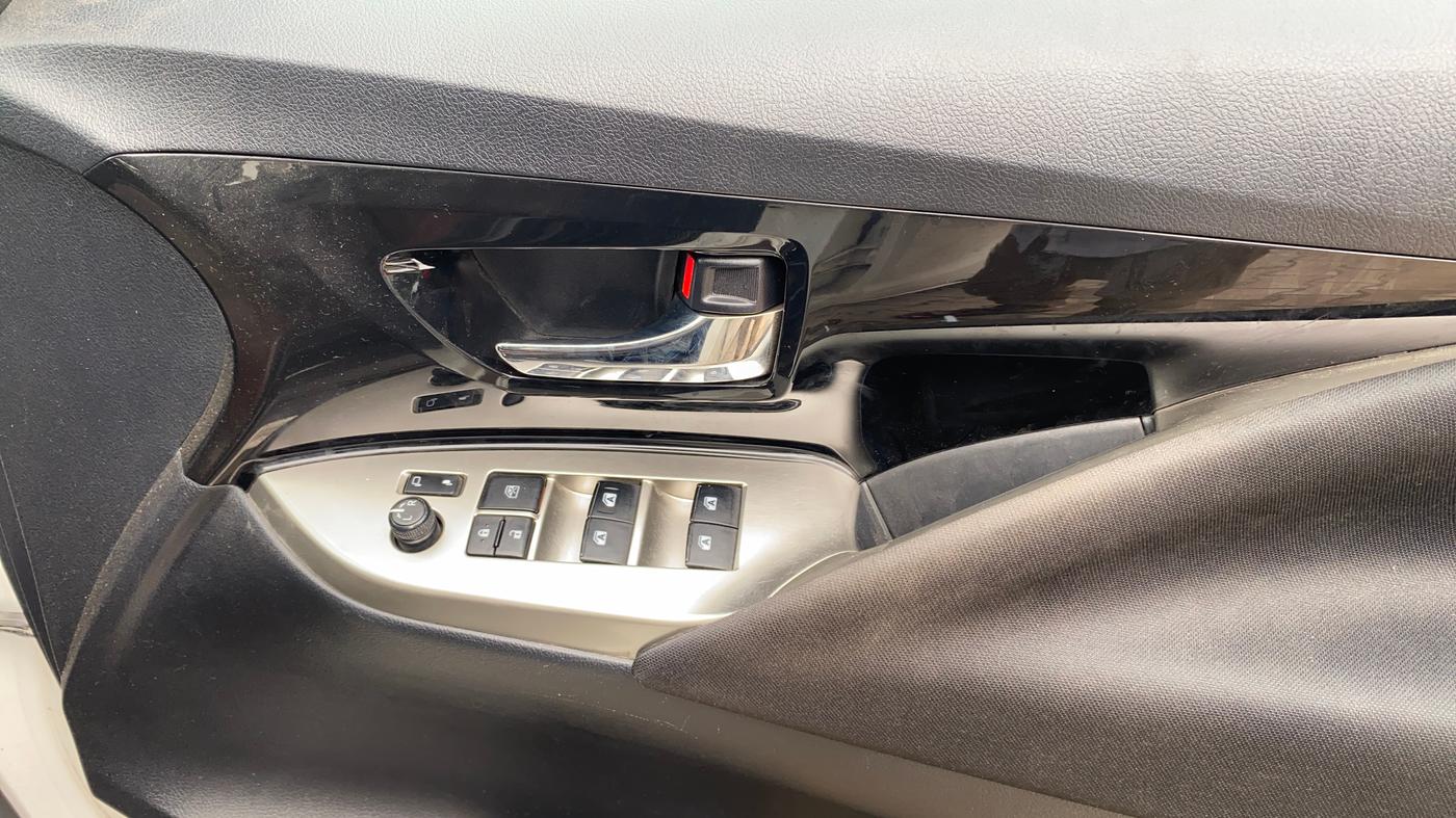 2022 Toyota Innova Crysta 2.7 VX 7 STR, Petrol, Manual, 33,799 km, Driver Side Door Panels Control