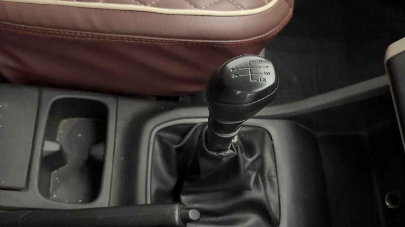 2020 Renault TRIBER RXL MT, Petrol, Manual, 55,224 km, Gear Lever