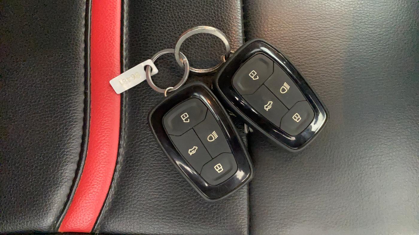 2021 Tata PUNCH CREATIVE IRA 1.2 RTN DUAL TONE, Petrol, Manual, 34,296 km, Key Close Up