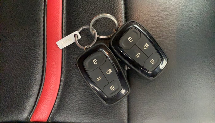 2021 Tata PUNCH CREATIVE IRA 1.2 RTN DUAL TONE, Petrol, Manual, 34,296 km, Key Close Up