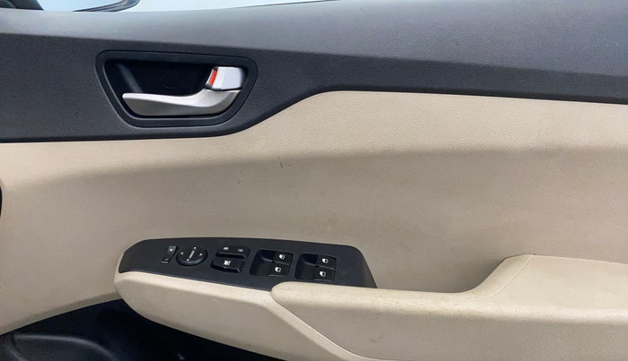 2019 Hyundai Verna 1.4 E PETROL, Petrol, Manual, 42,482 km, Driver Side Door Panels Control