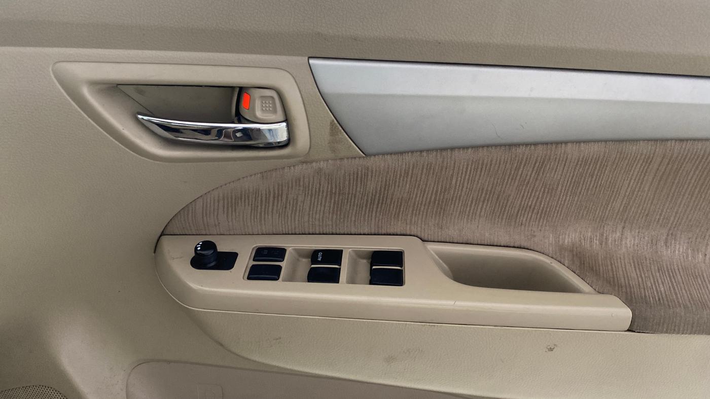 2015 Maruti Ertiga VXI, Petrol, Manual, 39,595 km, Driver Side Door Panels Control