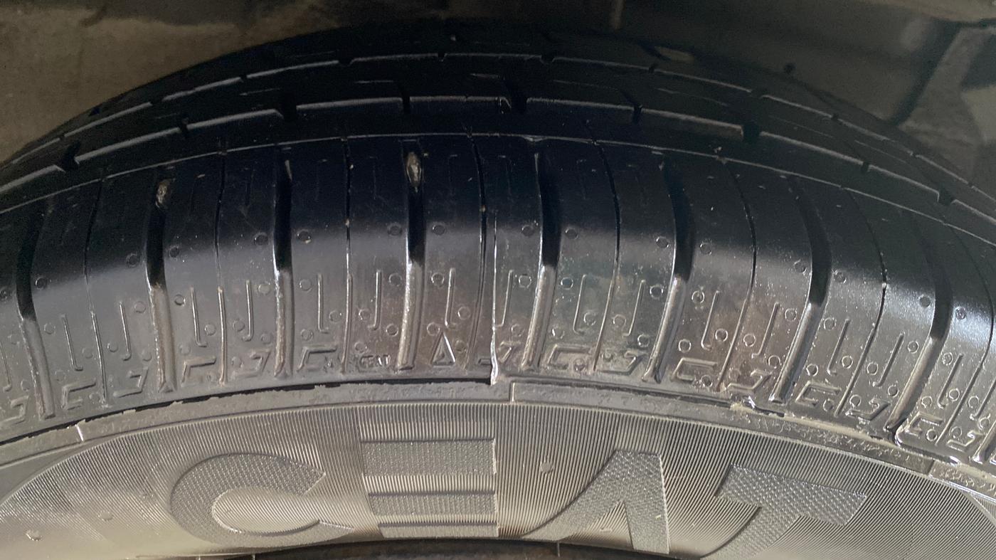 2015 Maruti Ertiga VXI, Petrol, Manual, 39,595 km, Right Front Tyre Tread