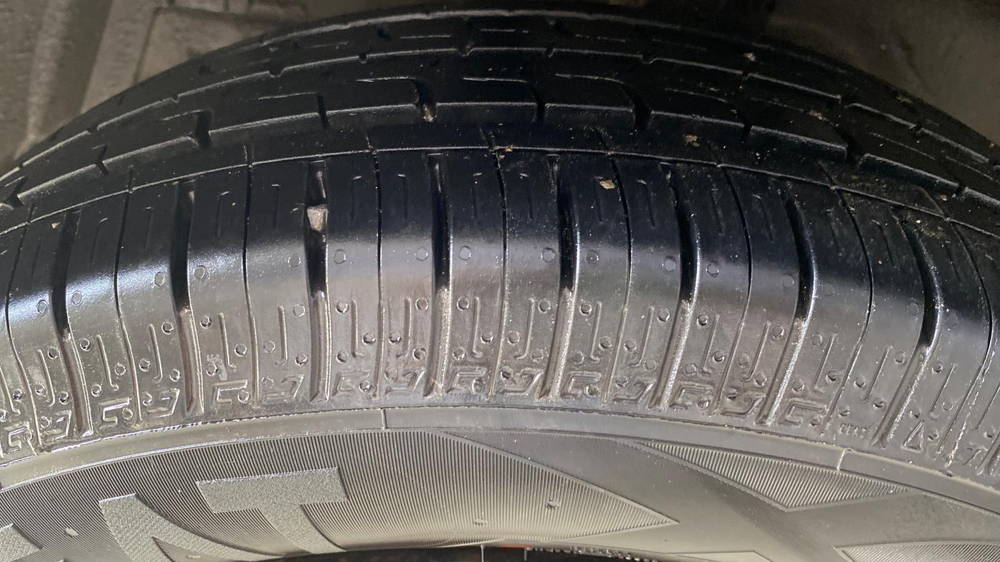 2015 Maruti Ertiga VXI, Petrol, Manual, 39,595 km, Left Front Tyre Tread