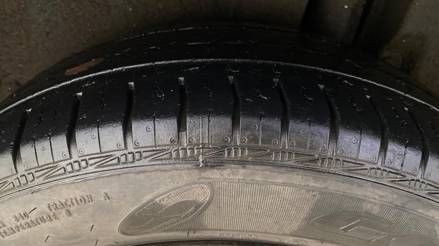 2015 Maruti Ertiga VXI, Petrol, Manual, 39,595 km, Left Rear Tyre Tread