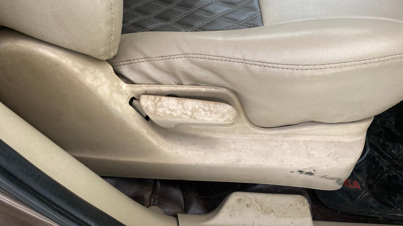 2015 Maruti Ertiga VXI, Petrol, Manual, 39,595 km, Driver Side Adjustment Panel