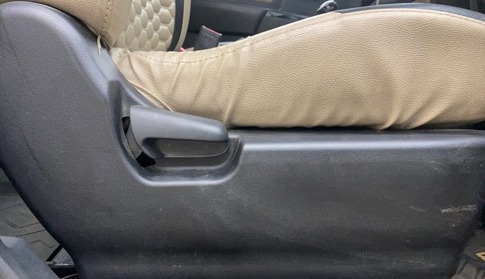 2017 Maruti Wagon R 1.0 VXI, Petrol, Manual, 66,046 km, Driver Side Adjustment Panel
