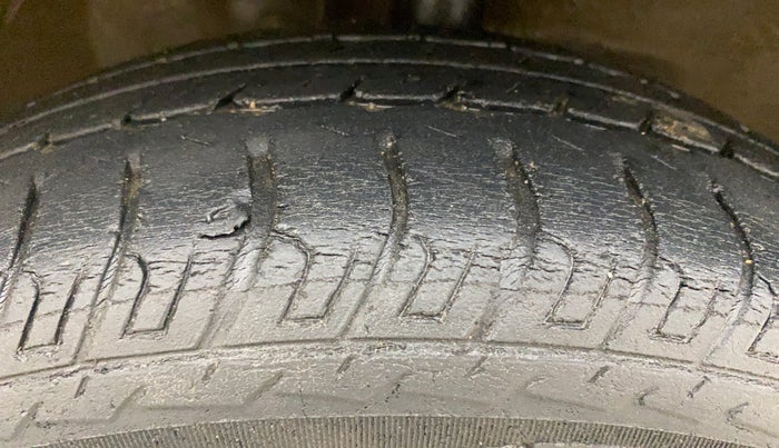 2017 Maruti Wagon R 1.0 VXI, Petrol, Manual, 66,046 km, Right Front Tyre Tread