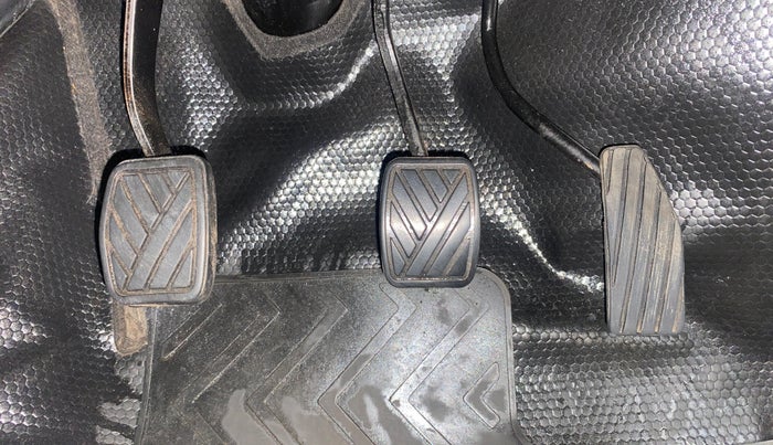 2017 Maruti Wagon R 1.0 VXI, Petrol, Manual, 66,046 km, Pedals