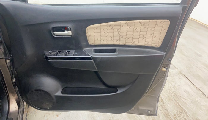 2017 Maruti Wagon R 1.0 VXI, Petrol, Manual, 66,046 km, Driver Side Door Panels Control