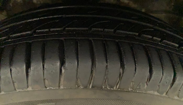 2015 Maruti Wagon R 1.0 VXI, Petrol, Manual, 40,716 km, Right Front Tyre Tread