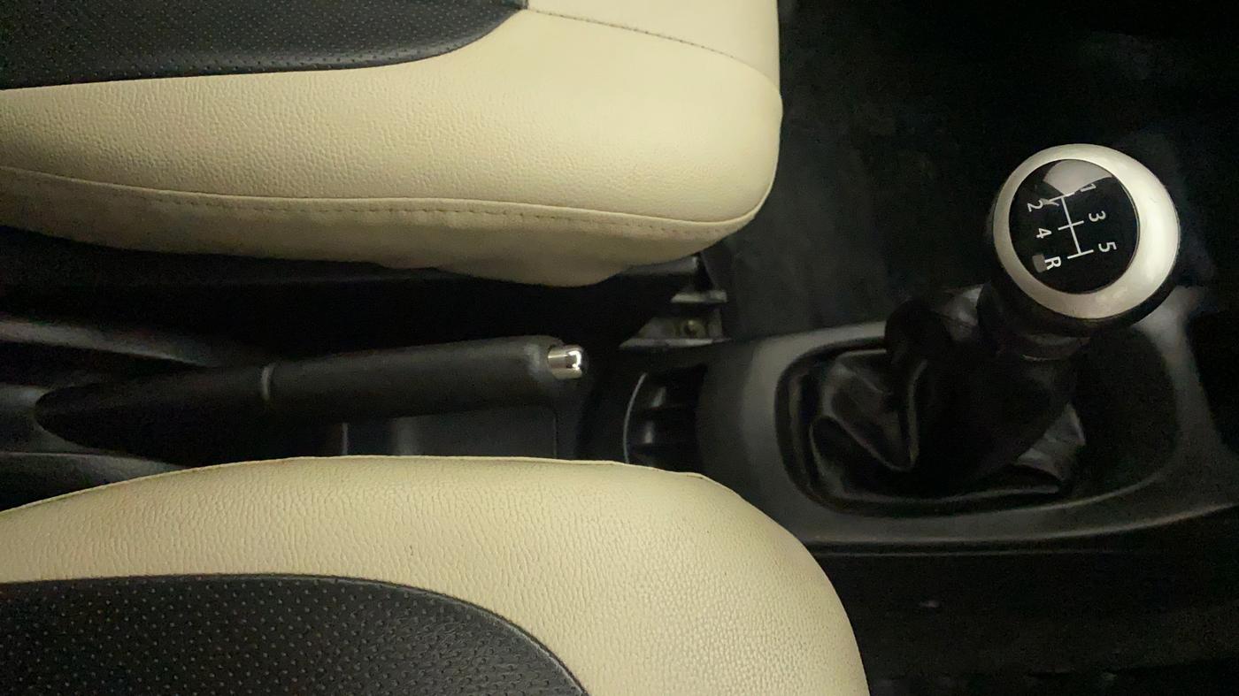 2015 Maruti Wagon R 1.0 VXI, Petrol, Manual, 40,716 km, Gear Lever