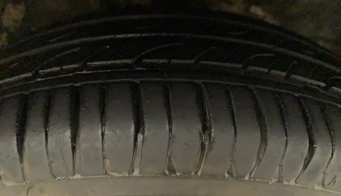 2015 Maruti Wagon R 1.0 VXI, Petrol, Manual, 40,716 km, Left Front Tyre Tread
