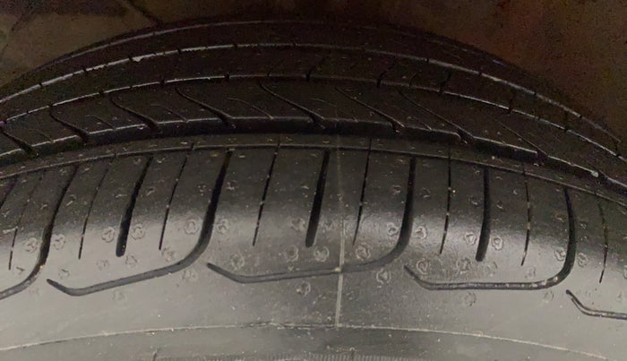 2017 Maruti Baleno ALPHA PETROL 1.2, Petrol, Manual, 16,230 km, Left Front Tyre Tread