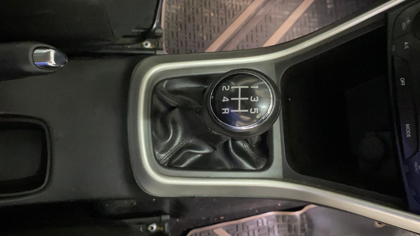 2017 Maruti S Cross ZETA 1.3, Diesel, Manual, 93,148 km, Gear Lever