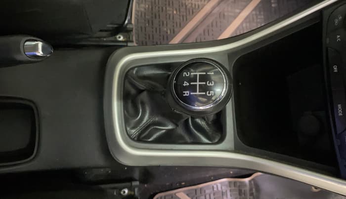 2017 Maruti S Cross ZETA 1.3, Diesel, Manual, 92,556 km, Gear Lever