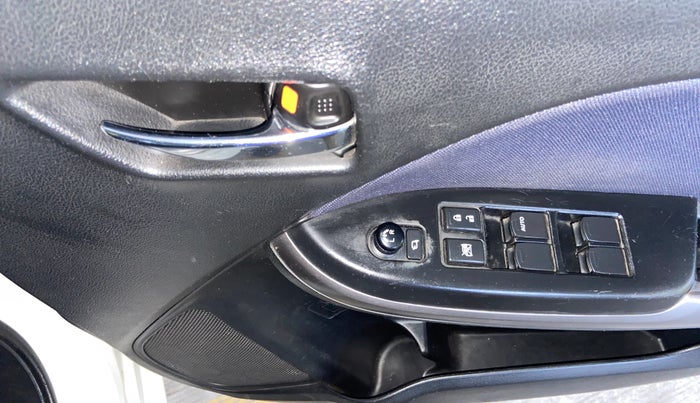 2020 Maruti Baleno DELTA PETROL 1.2, Petrol, Manual, 70,272 km, Driver Side Door Panels Control