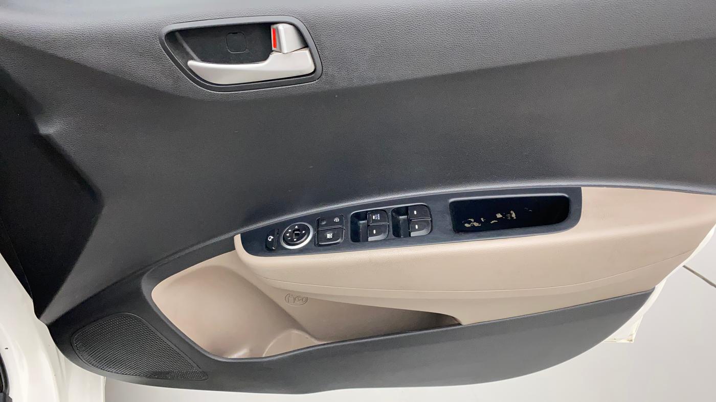 2014 Hyundai Xcent SX AT 1.2 (O), Petrol, Automatic, 91,339 km, Driver Side Door Panels Control