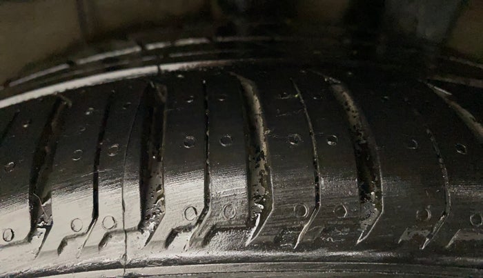 2014 Hyundai Xcent SX AT 1.2 (O), Petrol, Automatic, 91,339 km, Left Rear Tyre Tread