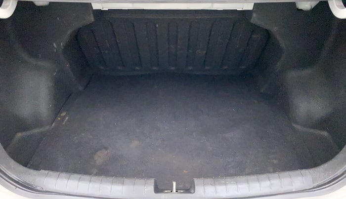 2014 Hyundai Xcent SX AT 1.2 (O), Petrol, Automatic, 91,339 km, Boot Inside