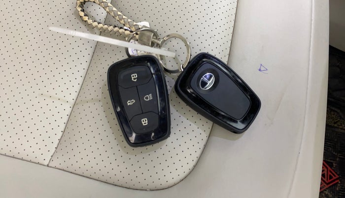 2021 Tata Safari XZA, Diesel, Automatic, 28,091 km, Key Close Up