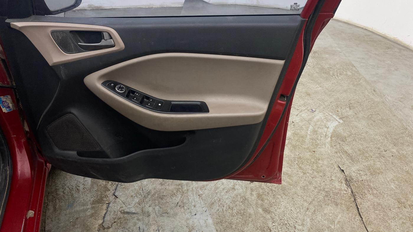 2017 Hyundai Elite i20 SPORTZ 1.2, Petrol, Manual, 1,37,838 km, Driver Side Door Panels Control